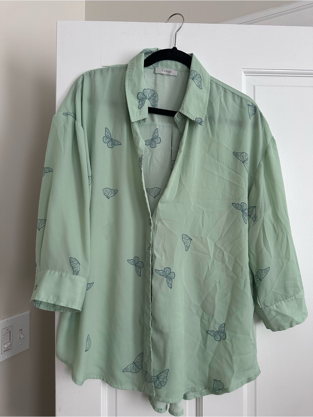 M/L Light Green Butterfly Print Button-Up Shirt - Cupio